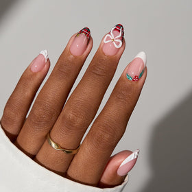 BTArtboxnails application demo in hand for fast at-home use
