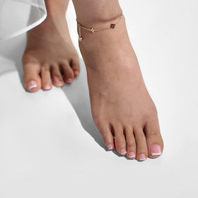 BTARTBOXNAILS press-on toenails worn during pedicure for salon-style pink French finish
