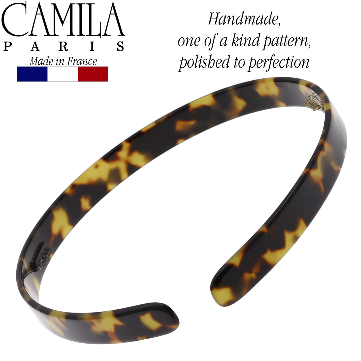 Camila Paris in casual outfit showing versatile accessory for day-to-day wear
