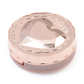 CANMAKE puff applying powder demonstrating effortless mattifying touch-ups