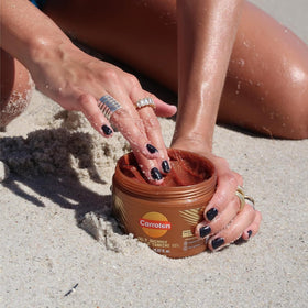 Carroten water-resistant demo showing durability during splashes
