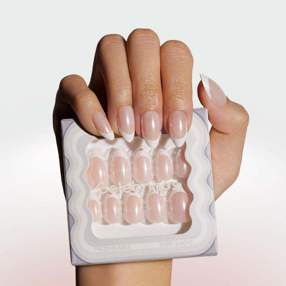 Celebritips front packaging showing 32 nails and included tools for a complete kit