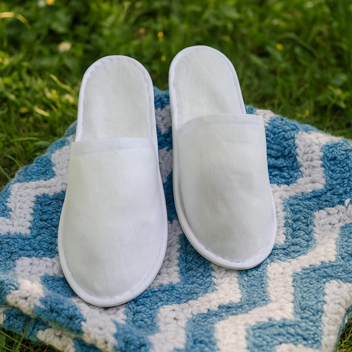 Celmuron size comparison in hand illustrating compact one-size fit