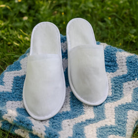 Celmuron size comparison in hand illustrating compact one-size fit