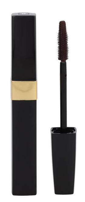 CHANEL close-up brush detail highlighting precision bristles for even coating