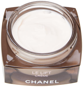 CHANEL Le Lift texture close-up highlighting lightweight cream for quick absorption