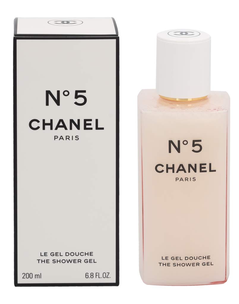 Chanel N°5 shower gel in use with sponge demonstrating gentle cleanse