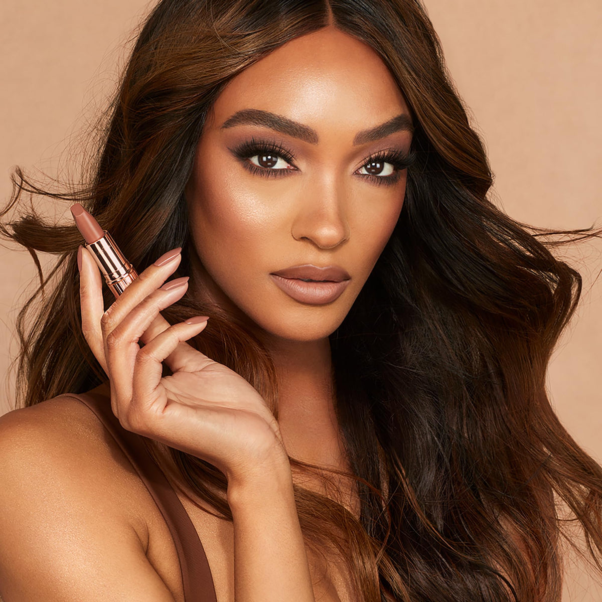 Charlotte Tilbury texture on lips demonstrating smooth comfortable wear