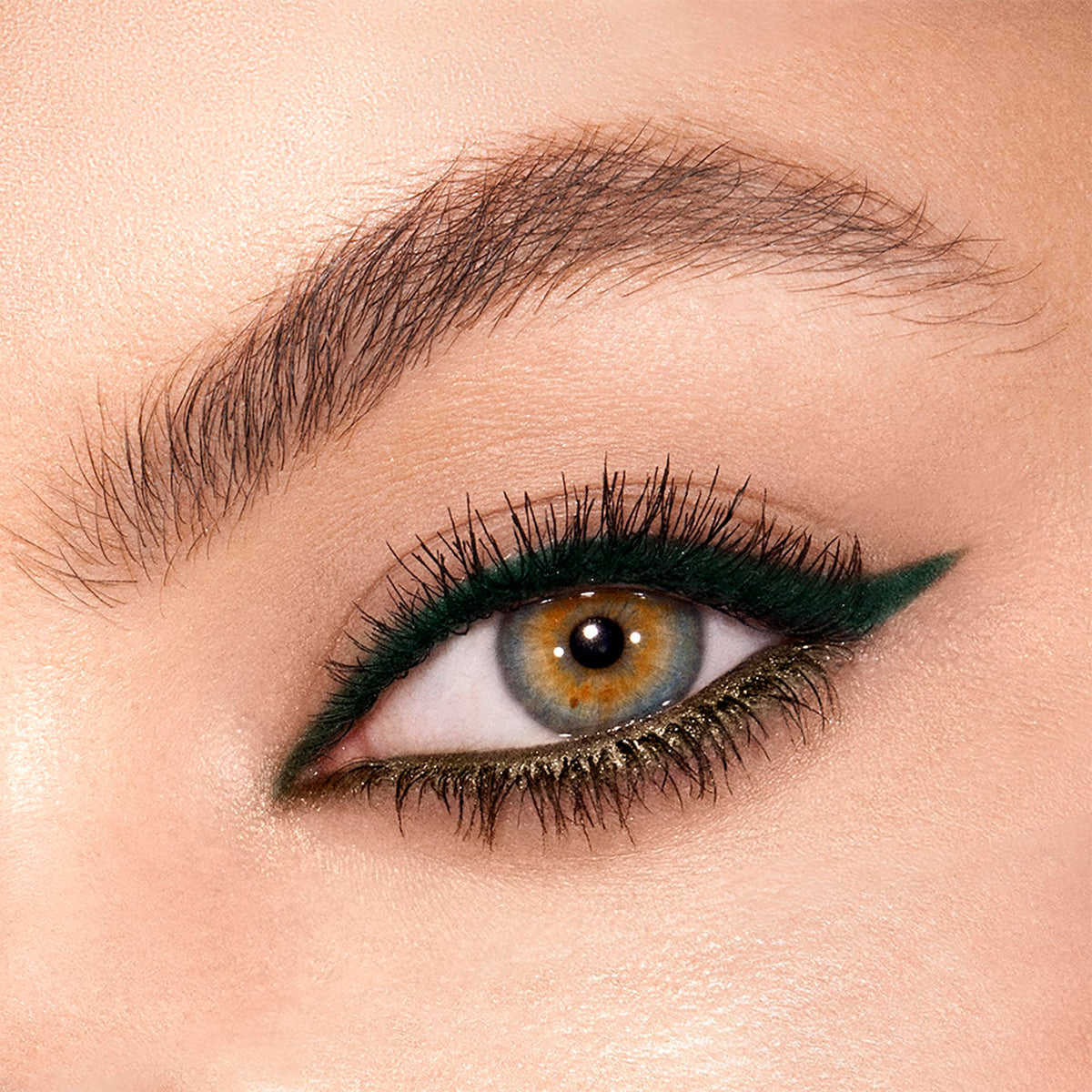 Charlotte Tilbury swatch of matte and metallic Green Lights showing pigment payoff