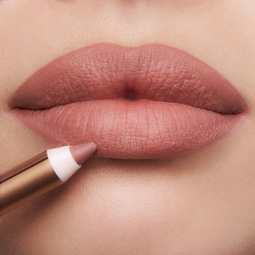 Charlotte Tilbury lip liner applied on lips demonstrating shapedefining benefit
