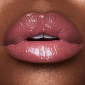 Charlotte Tilbury on model in daylight demonstrating flattering everyday wear
