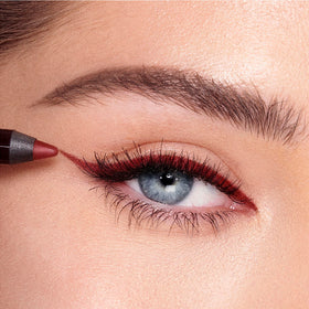 Charlotte Tilbury applying eyeliner along upper lash line for defined and amplified eyes