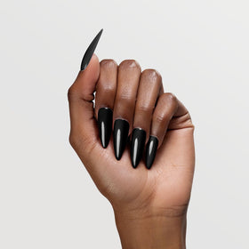 Chaun Legend close-up cap and label highlighting precise brush and clear branding benefit