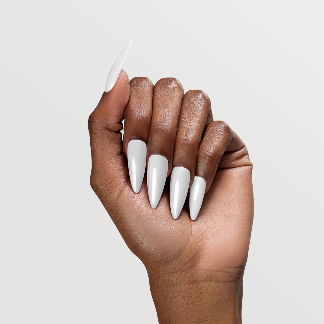 Chaun Legend close-up of gel texture highlighting creamy consistency and even finish