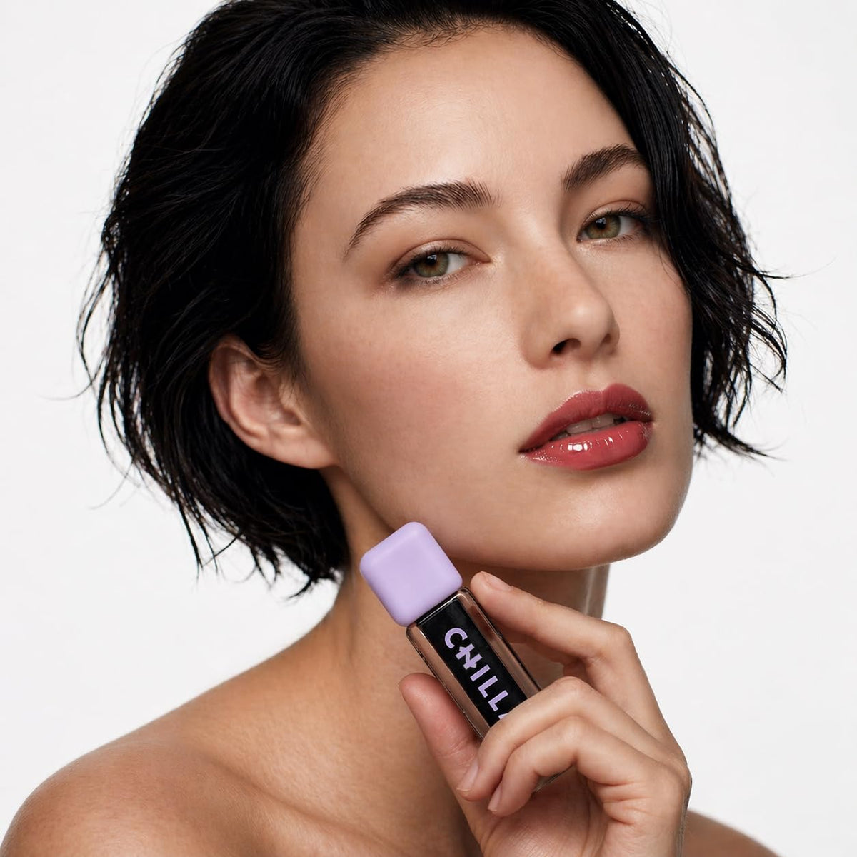 Chillab applicator closeup with glossy wand delivering precise, comfortable application