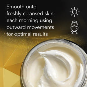 Cicatricure jar among morning cosmetics illustrating easy inclusion in routines