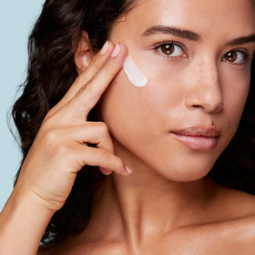 Clarins Hydra‑Essentiel jar label closeup showing product name and clarity