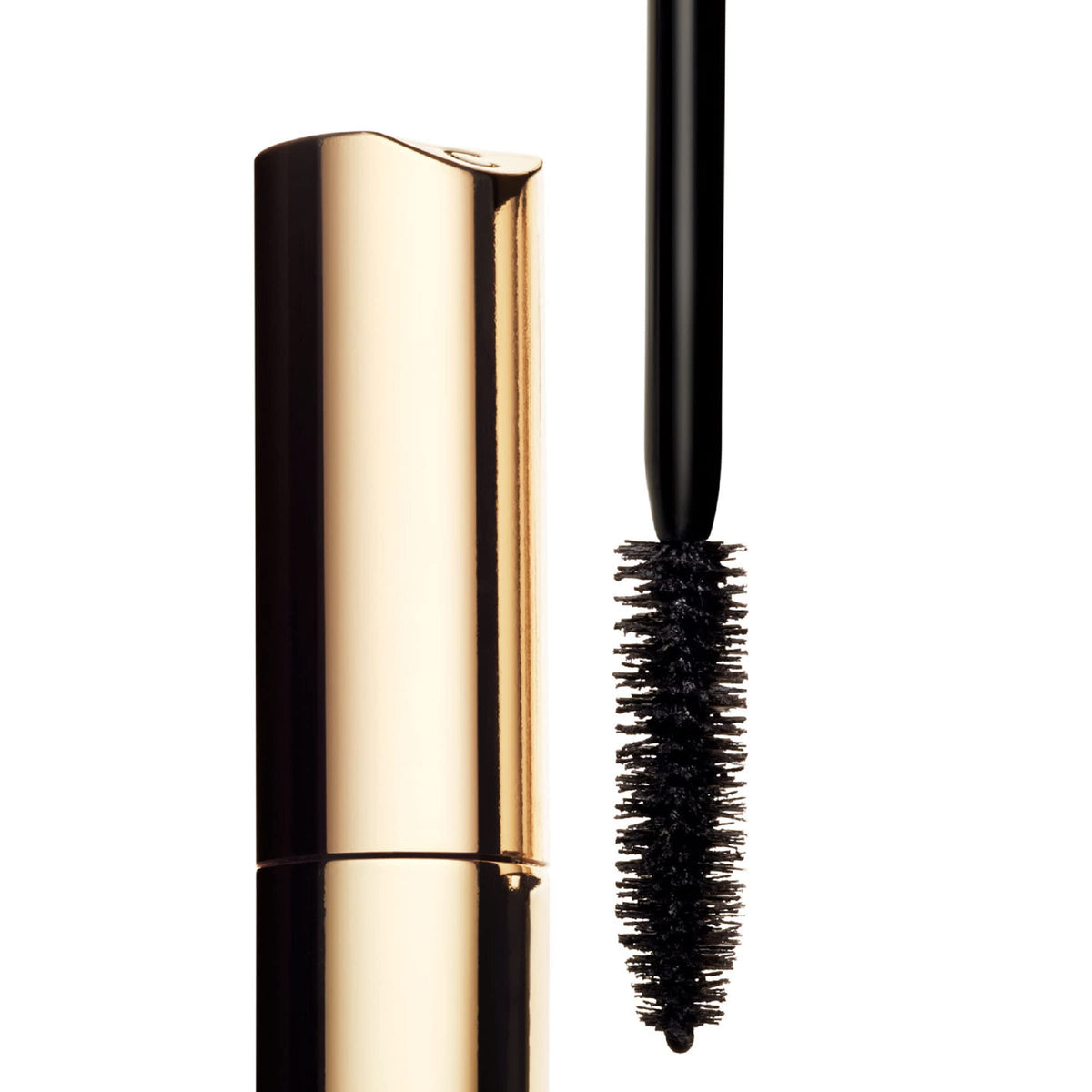 clarins mascara applied on lashes demonstrating visible volume and separation