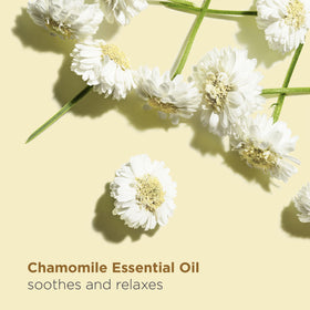 Clarins close-up of oil texture highlighting fast-absorbing comfort
