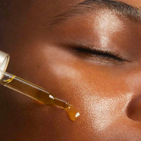 CLARINS sandalwood and cardamom ingredients showing calming botanical benefits