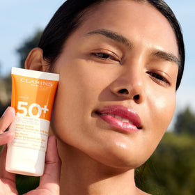 Clarins aloe leaf ingredient shot showing soothing hydration benefit