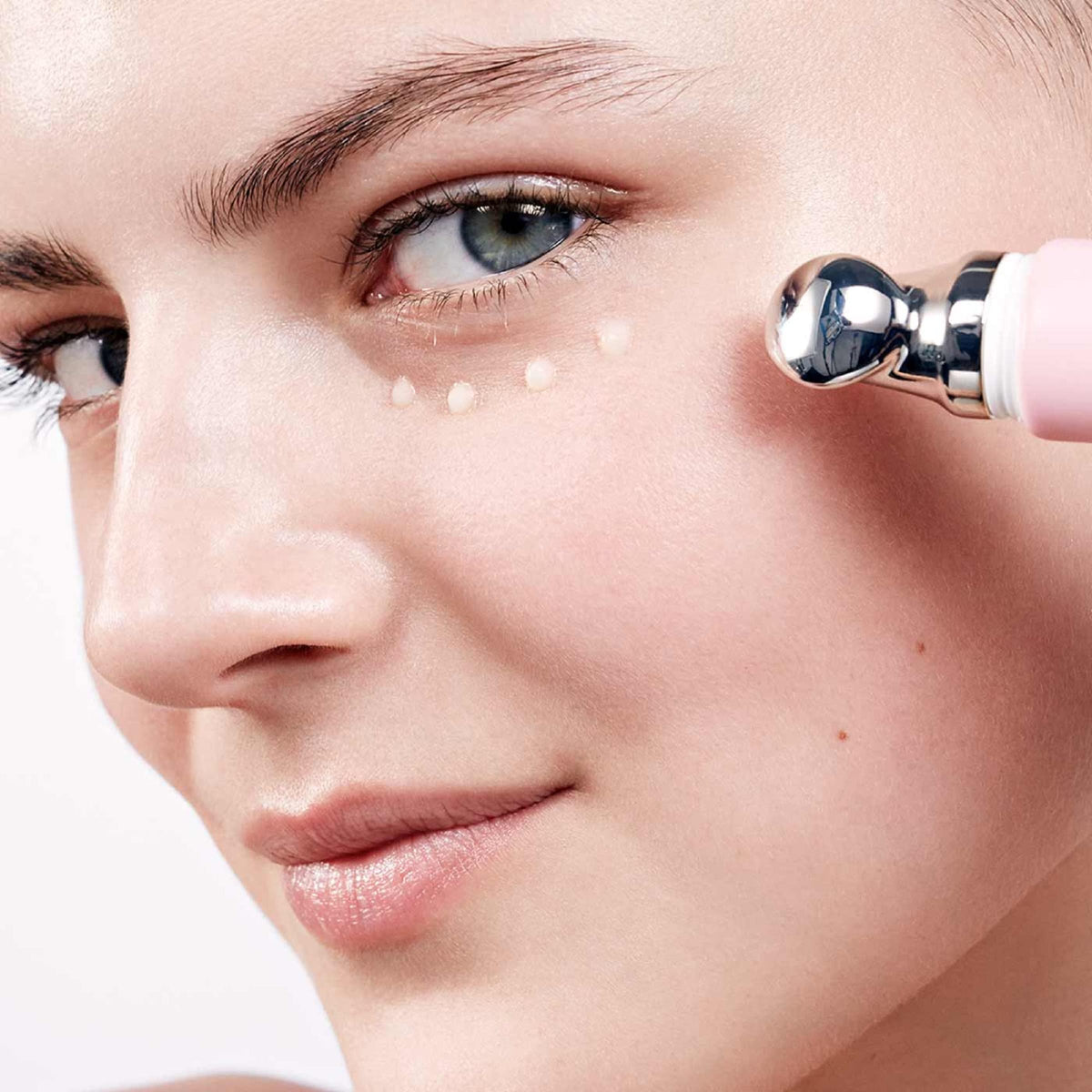 CLARINS product in use during morning routine reduces visible puffiness