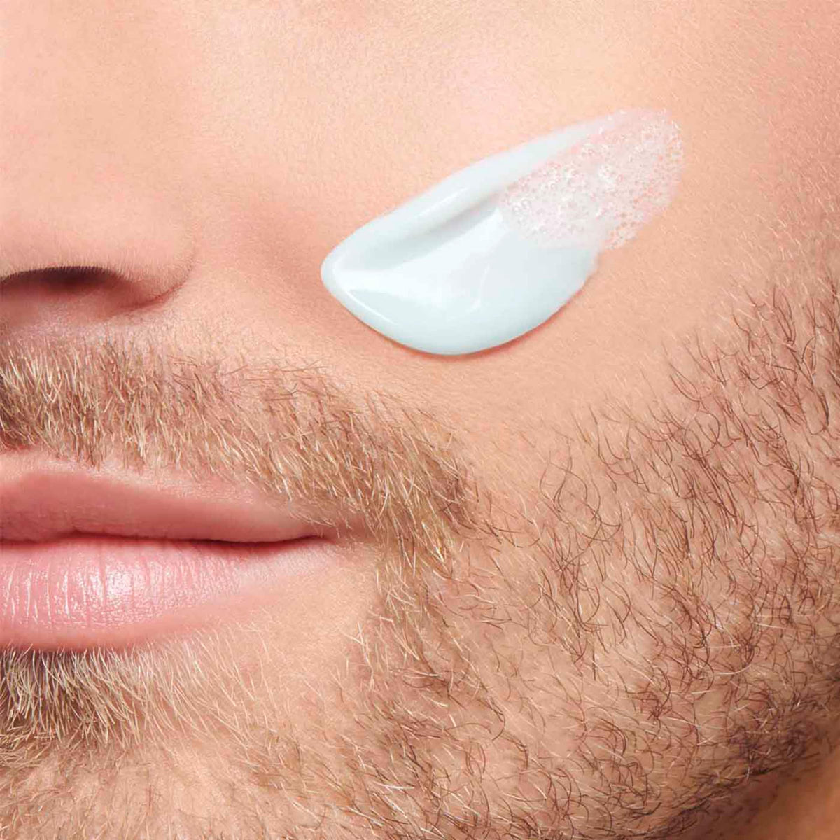 CLARINS pump dispensing cooling gel onto hand for easy morning application