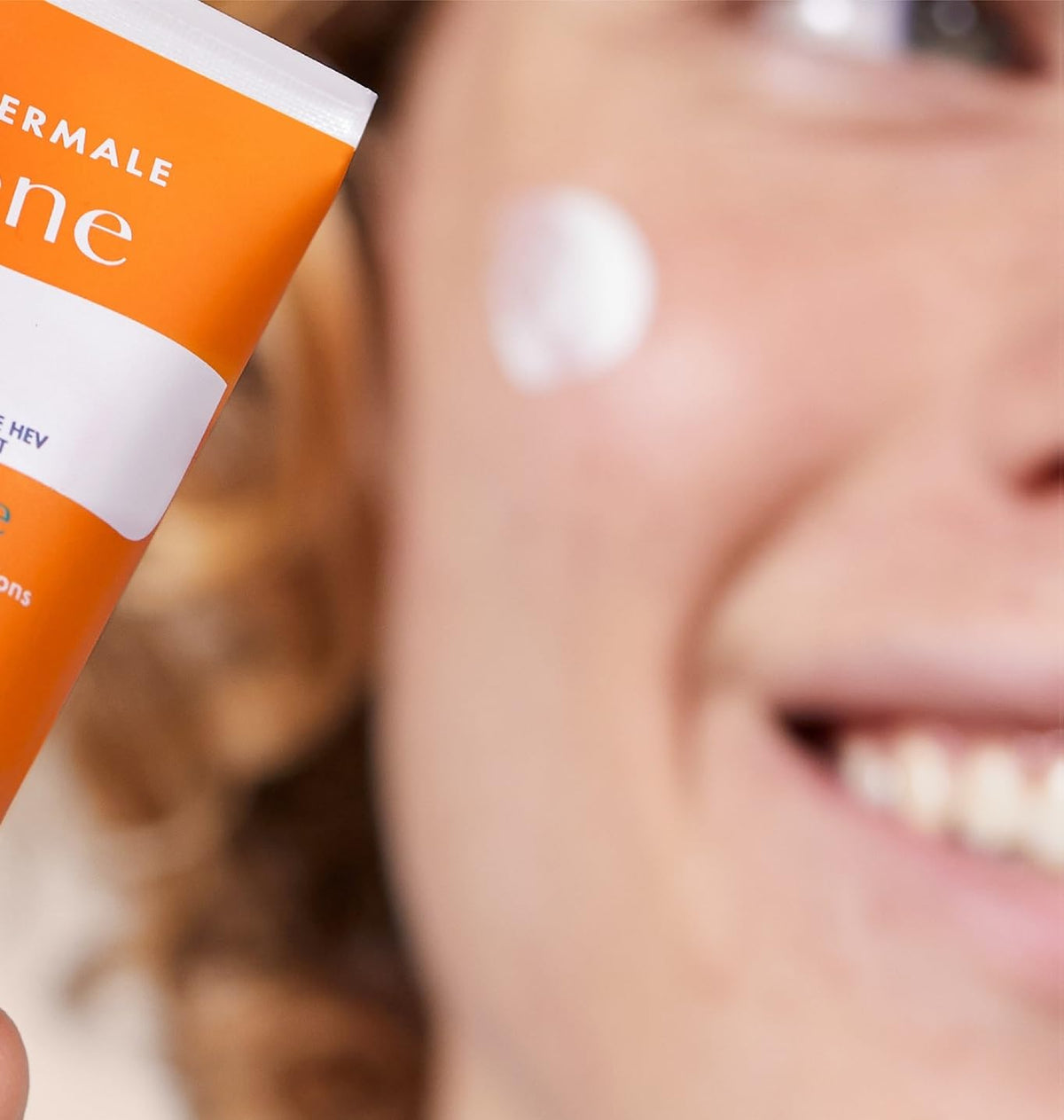 Generic Clean Solaire texture close-up highlighting lightweight absorption benefit