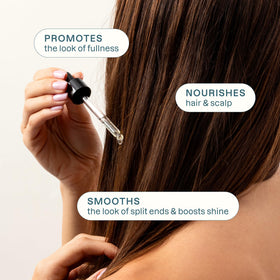 Close-up texture of Cliganic oil showing lightweight non-greasy finish