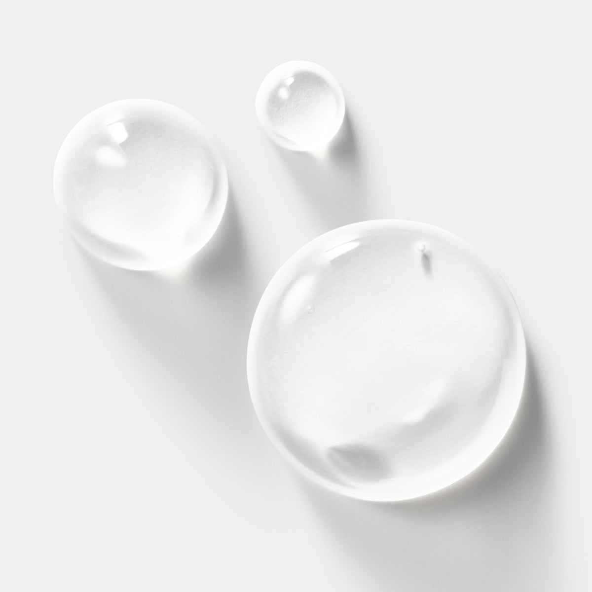 Clinique gel applied on spot demonstrating targeted treatment and reduced shine benefit