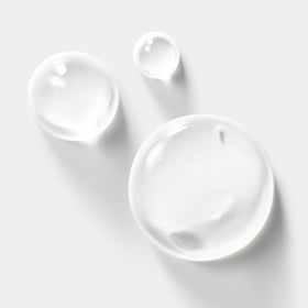 Clinique gel applied on spot demonstrating targeted treatment and reduced shine benefit