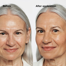 Clinique application on sponge in hand demonstrating buildable coverage and control