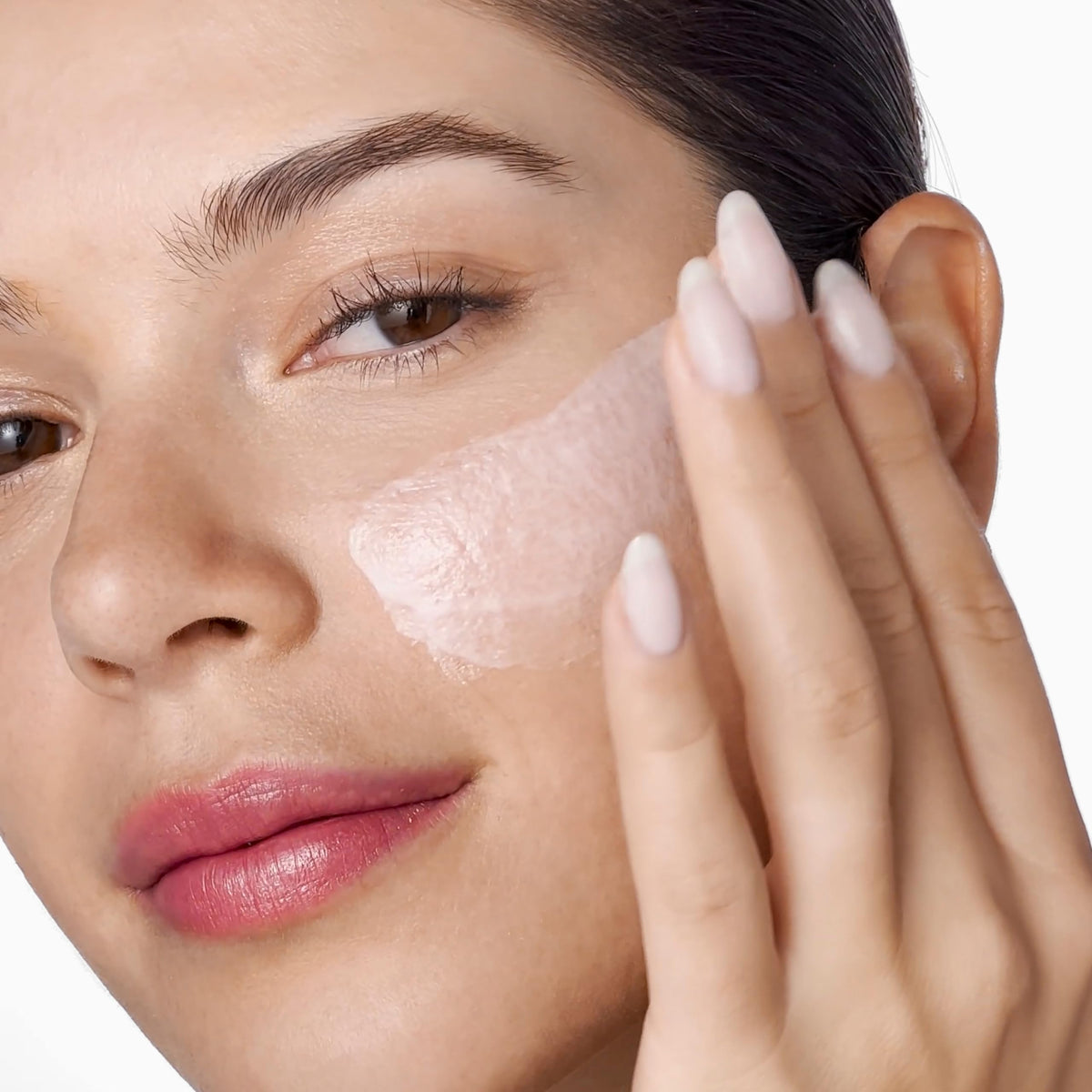 Clinique jar beside aloe leaf highlighting soothing natural hydration benefit
