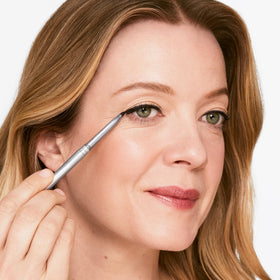 Clinique Quickliner smudger detail demonstrating dual-ended tool for blended looks