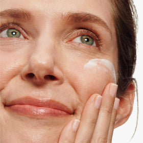 Clinique open jar cream texture demonstrating rich hydration and smooth finish