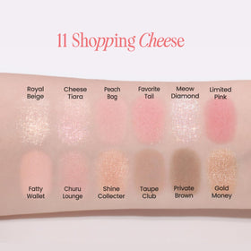 CLIO PROFESSIONAL matte texture detail illustrating finely milled powder for smooth blending