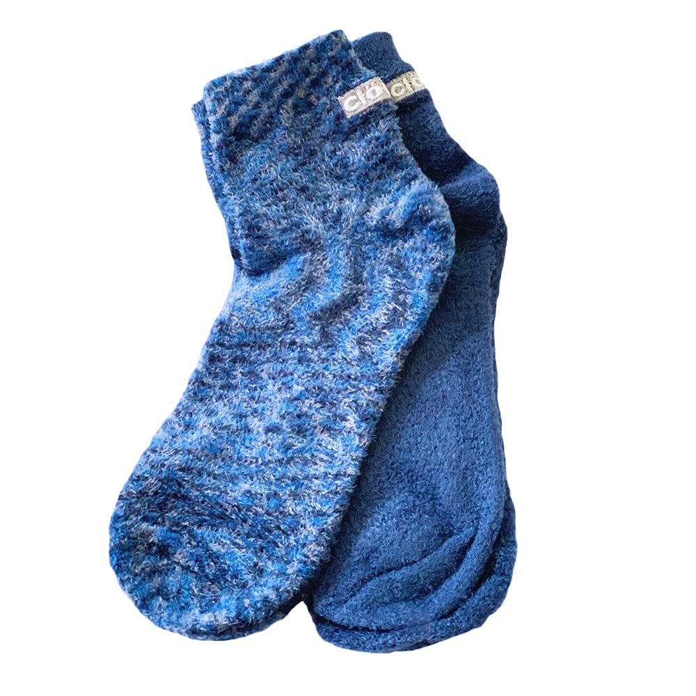 Cloudz front packaging showing two dreamy blue spa sock pairs and convenience