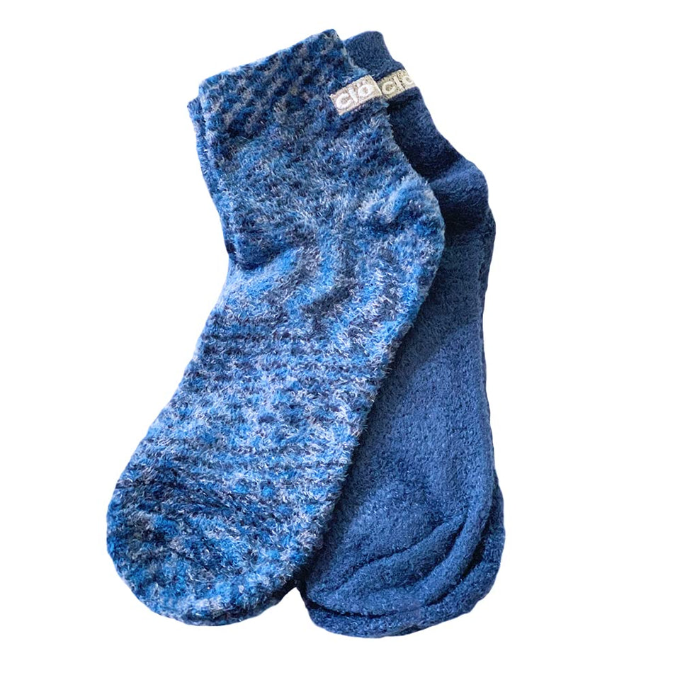Cloudz front packaging showing two dreamy blue spa sock pairs and convenience