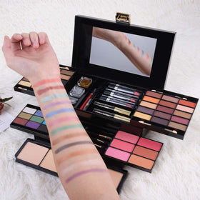 coliusa lifestyle woman applying makeup demonstrating finished look, day-to-night versatility