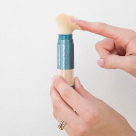 Colorescience brush-on sunscreen open brush revealing bristles and powder flow for easy touch-ups