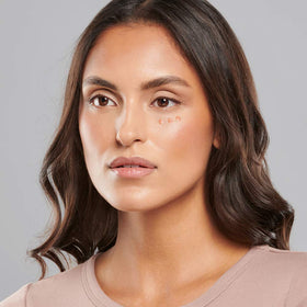Colorescience cooling applicator closeup demonstrating de-puffing benefit