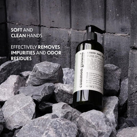 COMMON GROUND label closeup showing ingredient list and pH 5.5 benefit for skin balance