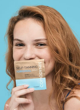 Comodynes wipe texture close-up highlighting biodegradable fiber and softness