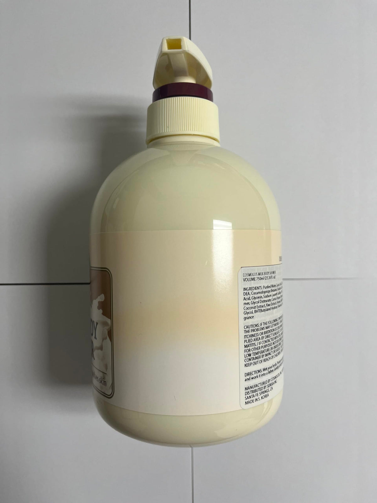 COSMOCOS texture droplet highlighting creamy consistency that conditions skin