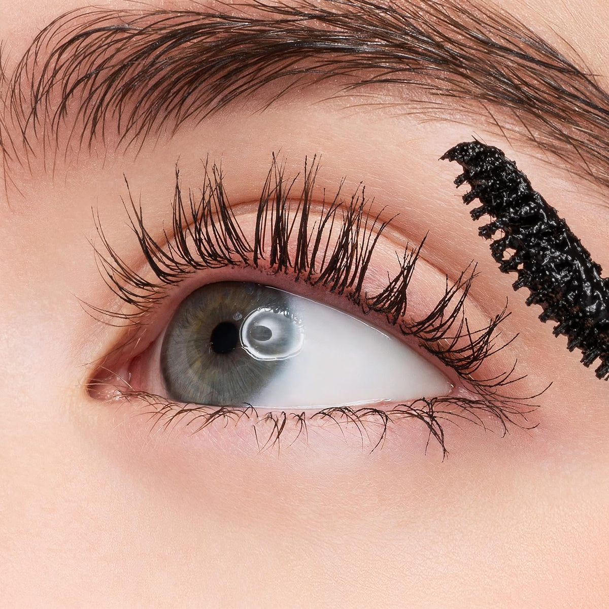 COSNORI ingredients label close-up highlighting hyaluronic acid and silk amino acids benefit