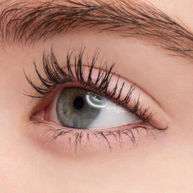 COSNORI mascara ingredient label highlighting silk amino acids and hyaluronic acid benefits
