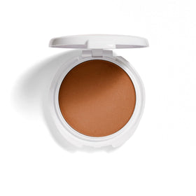 COVERGIRL open pan close-up reveals silky texture for smooth finish