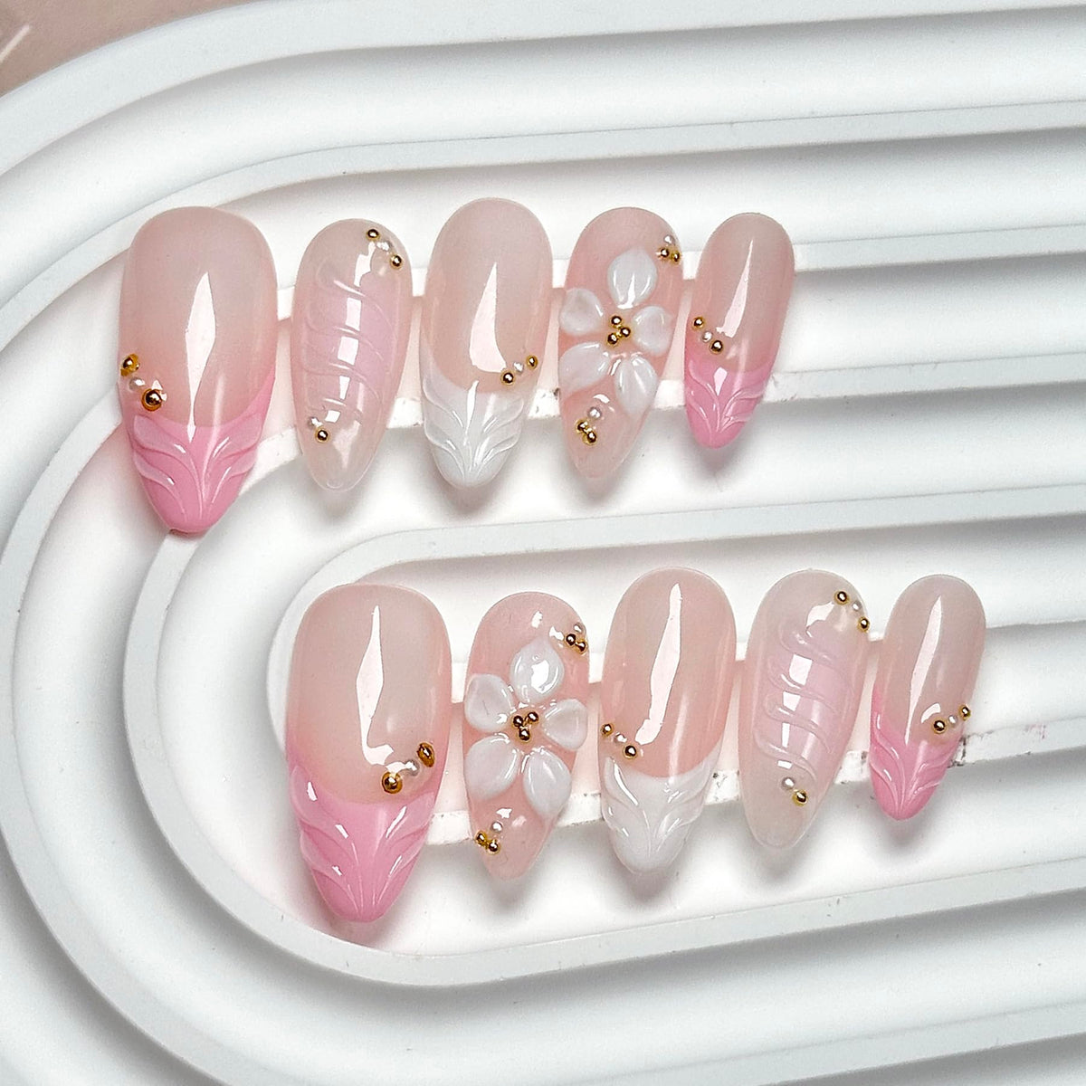 CTTHNBD front packaging showing almond pink floral nails and included items for quick styling