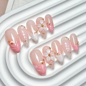 CTTHNBD close-up of single nail flower detail showcasing delicate design and smooth finish