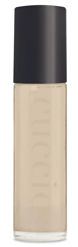 Cuccio Scentual Spa Mist spraying over towels to refresh linens and ambience
